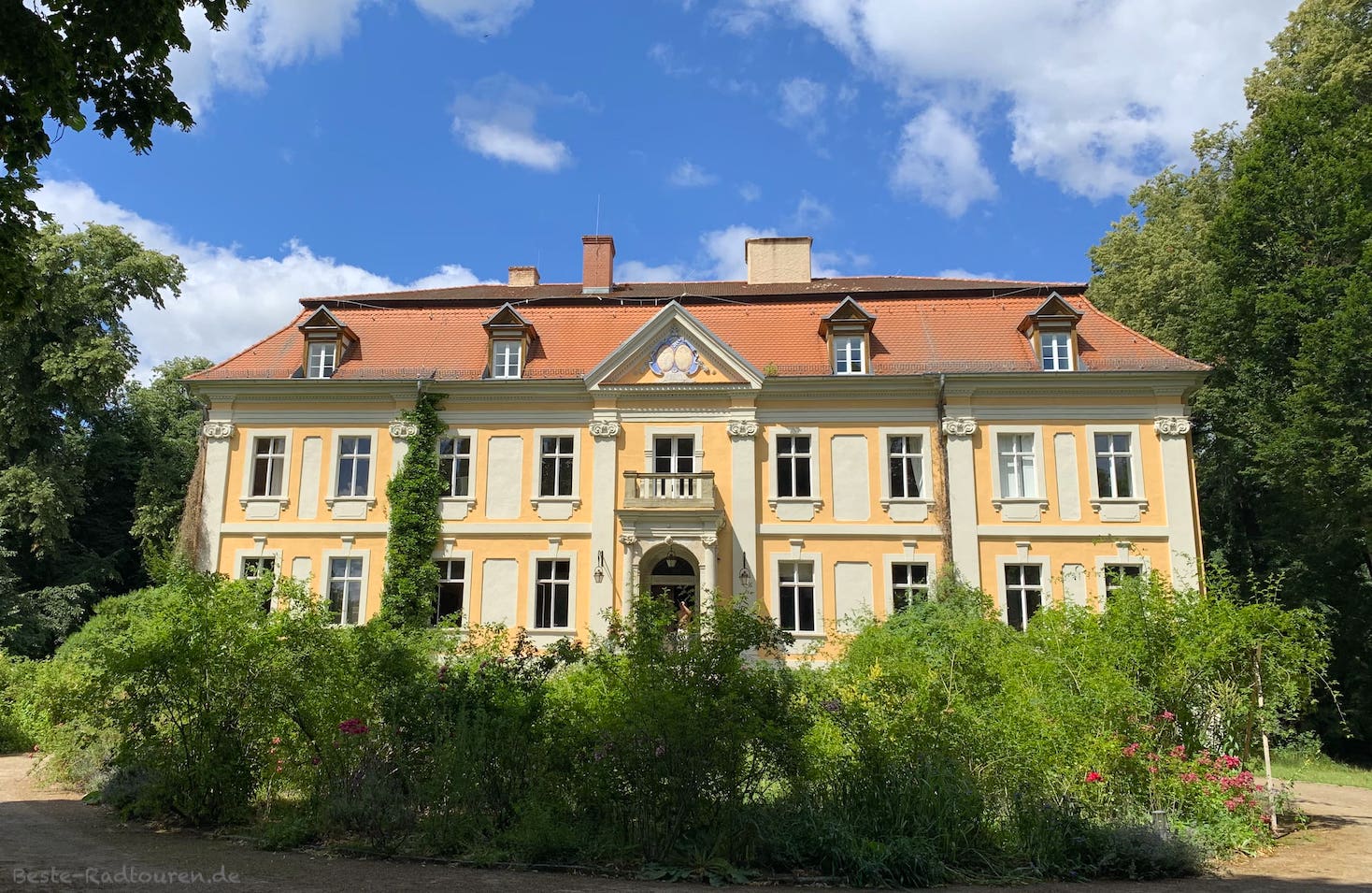 Hotel Schloss Stülpe, Teltow-Fläming, Foto von vorn: Front bzw Ostseite des Herrenhauses