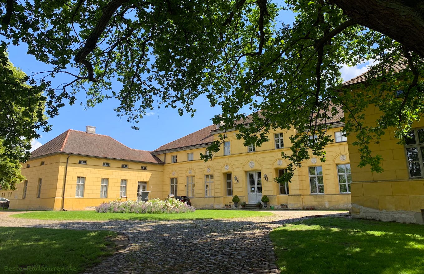 Schloss oder Herrenhaus in Kleßen bei Görne und Friesack, Foto von hinten