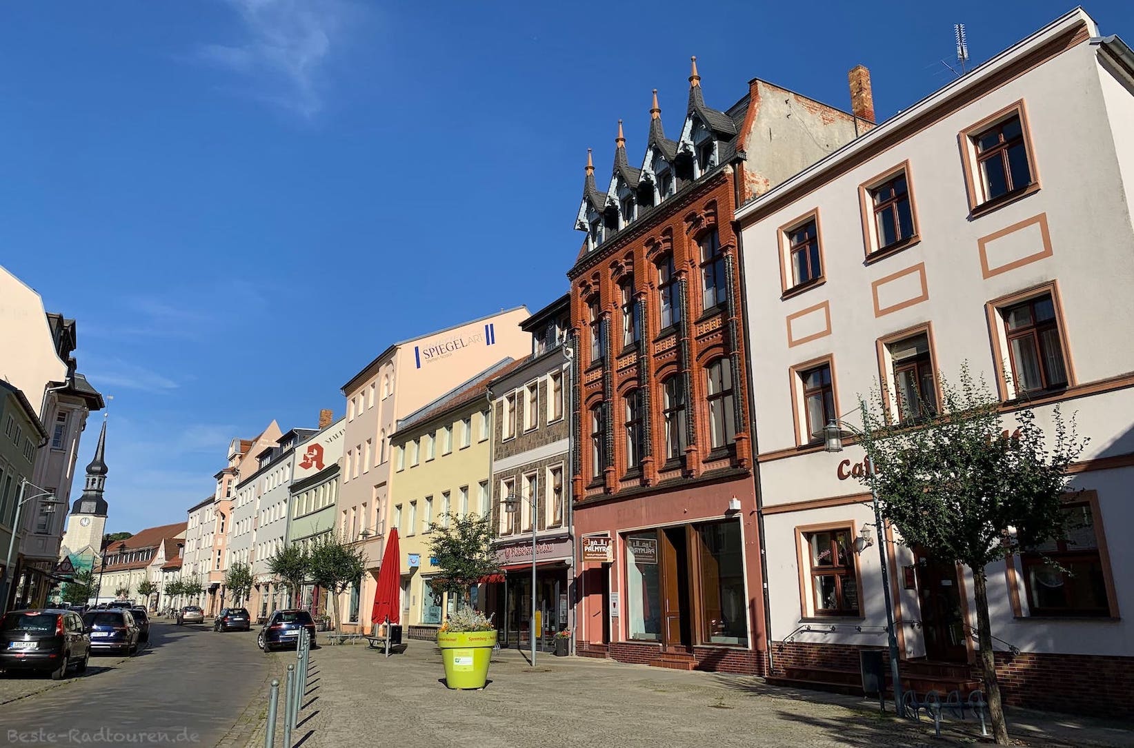 Foto vom Westen her: Spremberg, Lange Straße", am Ende das Rathaus