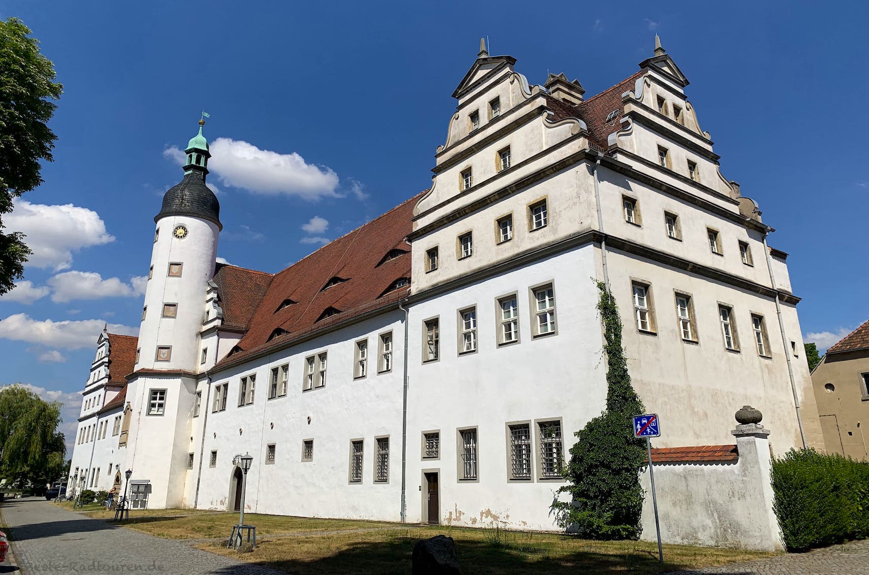 Altes Schloss Zabeltitz, Großenhain - Foto von schräg vorn