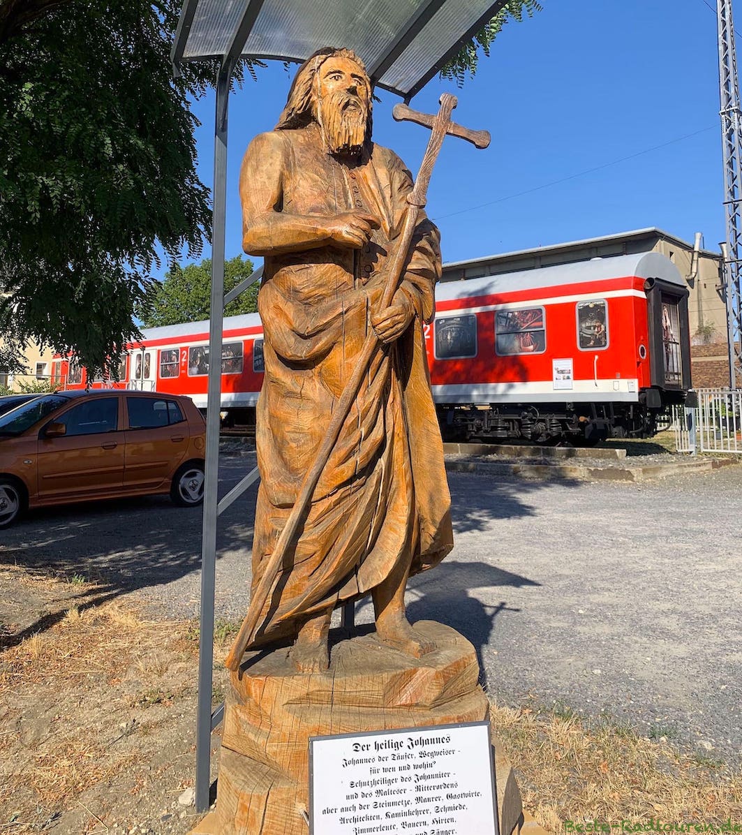 Bahnhof Ortrand, Figur oder Skulptur Heiliger Johannes