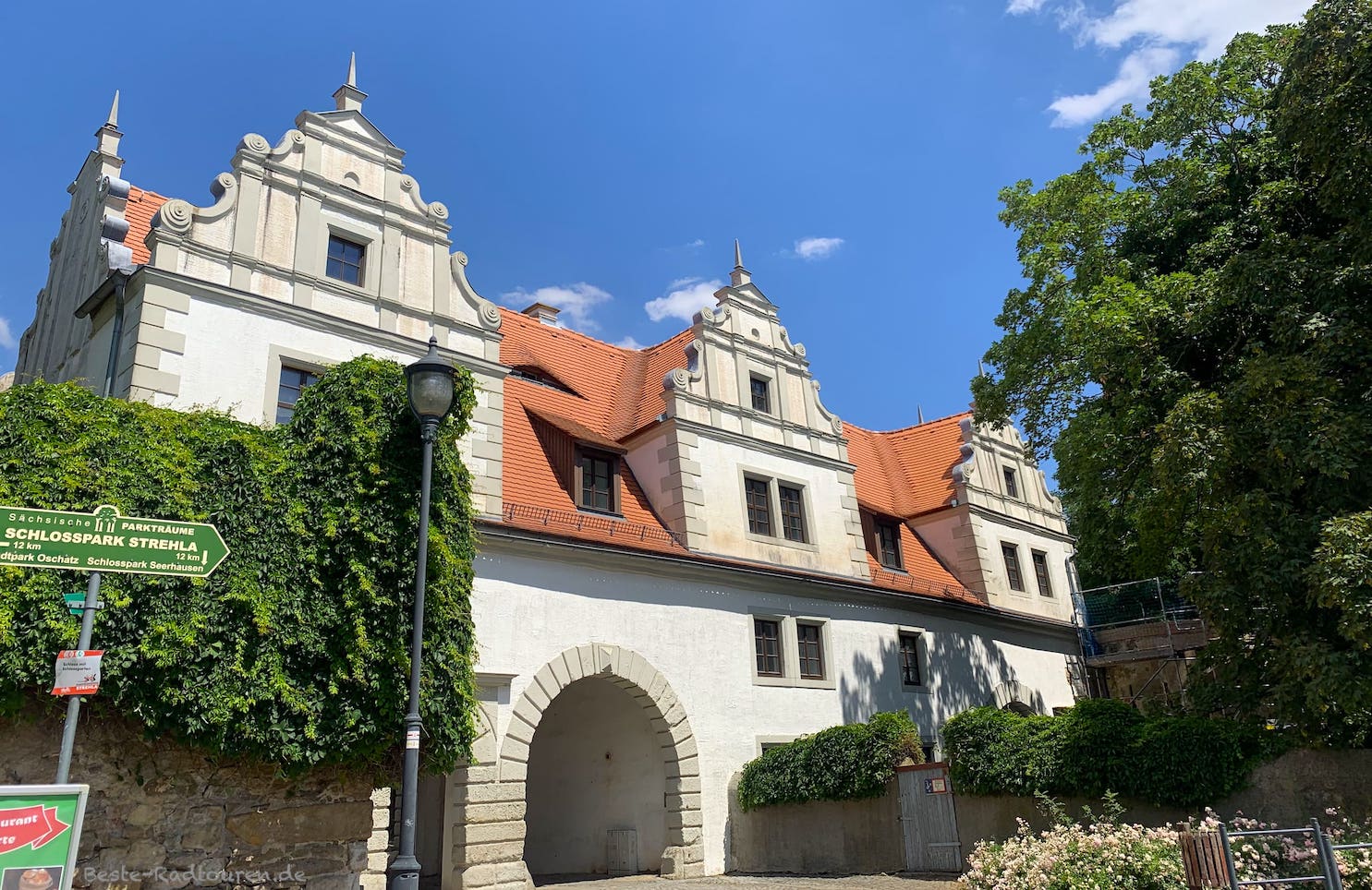 Burg und Schloss Strehla, Eingang am Torhaus, Foto von außen
