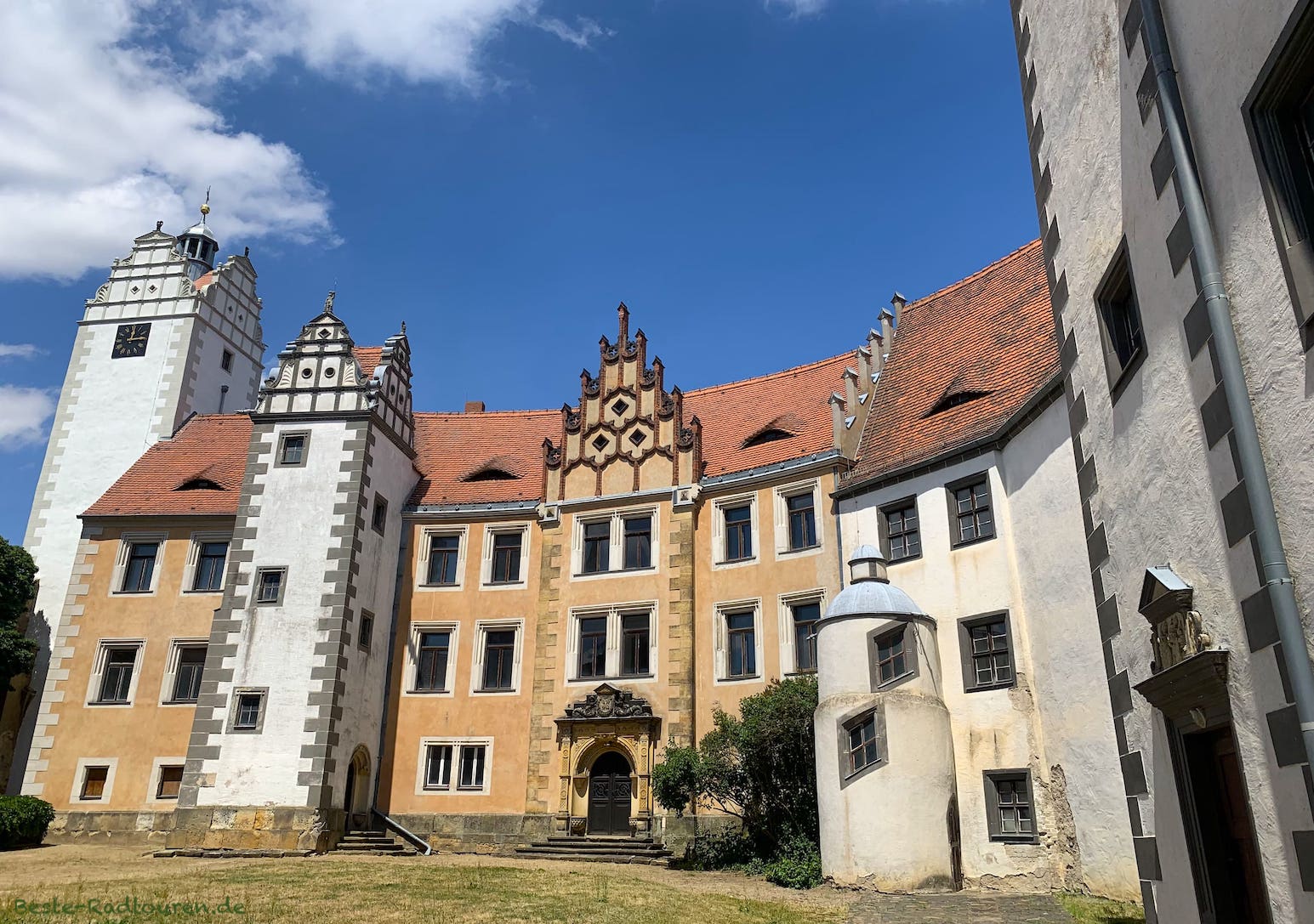 Burg Schloss Strehla, Innenhof mit Turm - Foto von innen