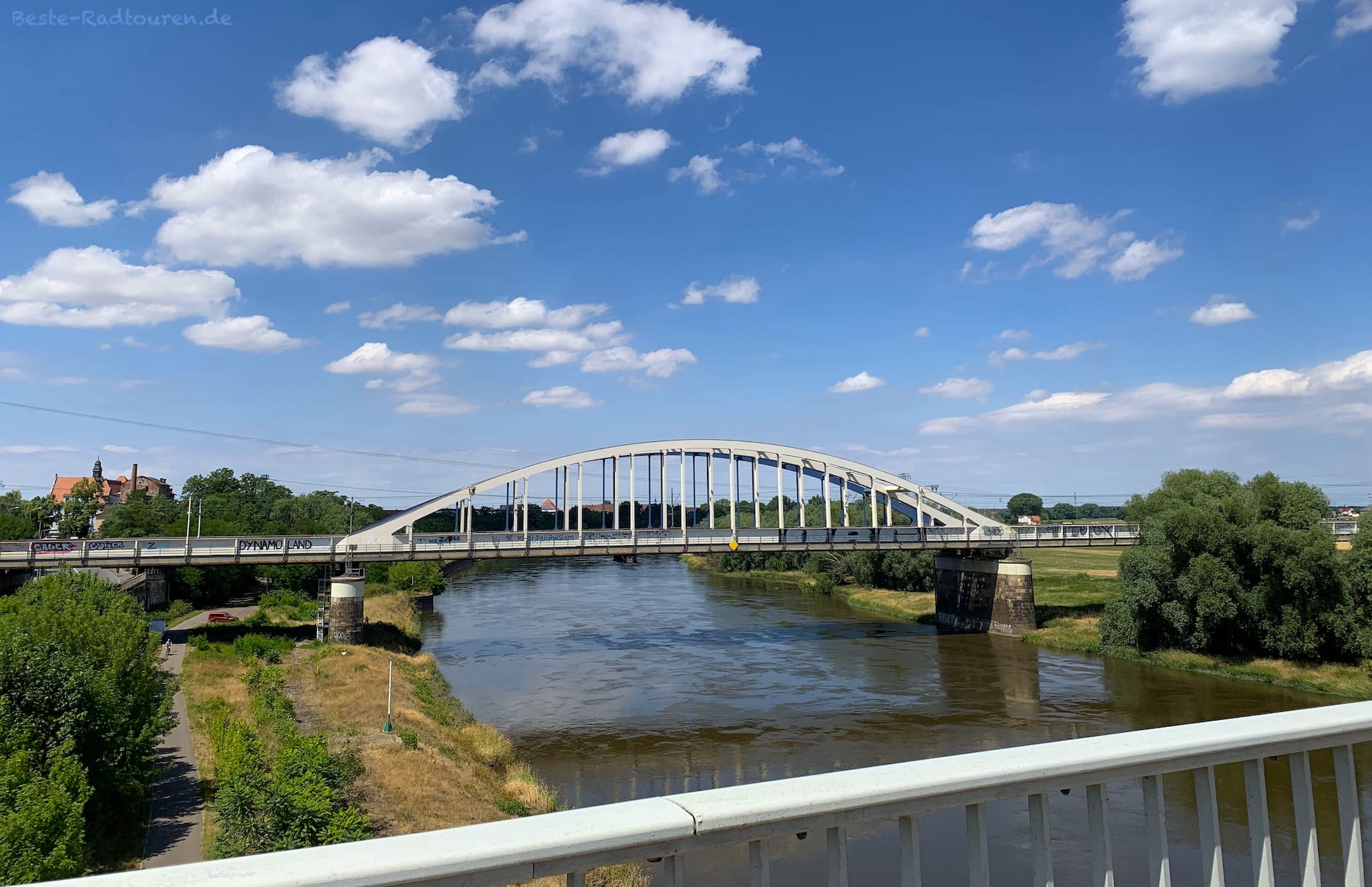 Foto von der Elbebrücke Riesa aus: Eisenbahnbrücke über die Elbe