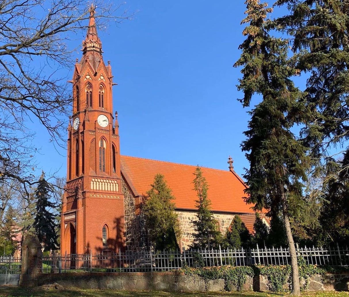 Paul-Gerhardt-Kirche in Ragow bei Mittenwalde, Foto von der Seite
