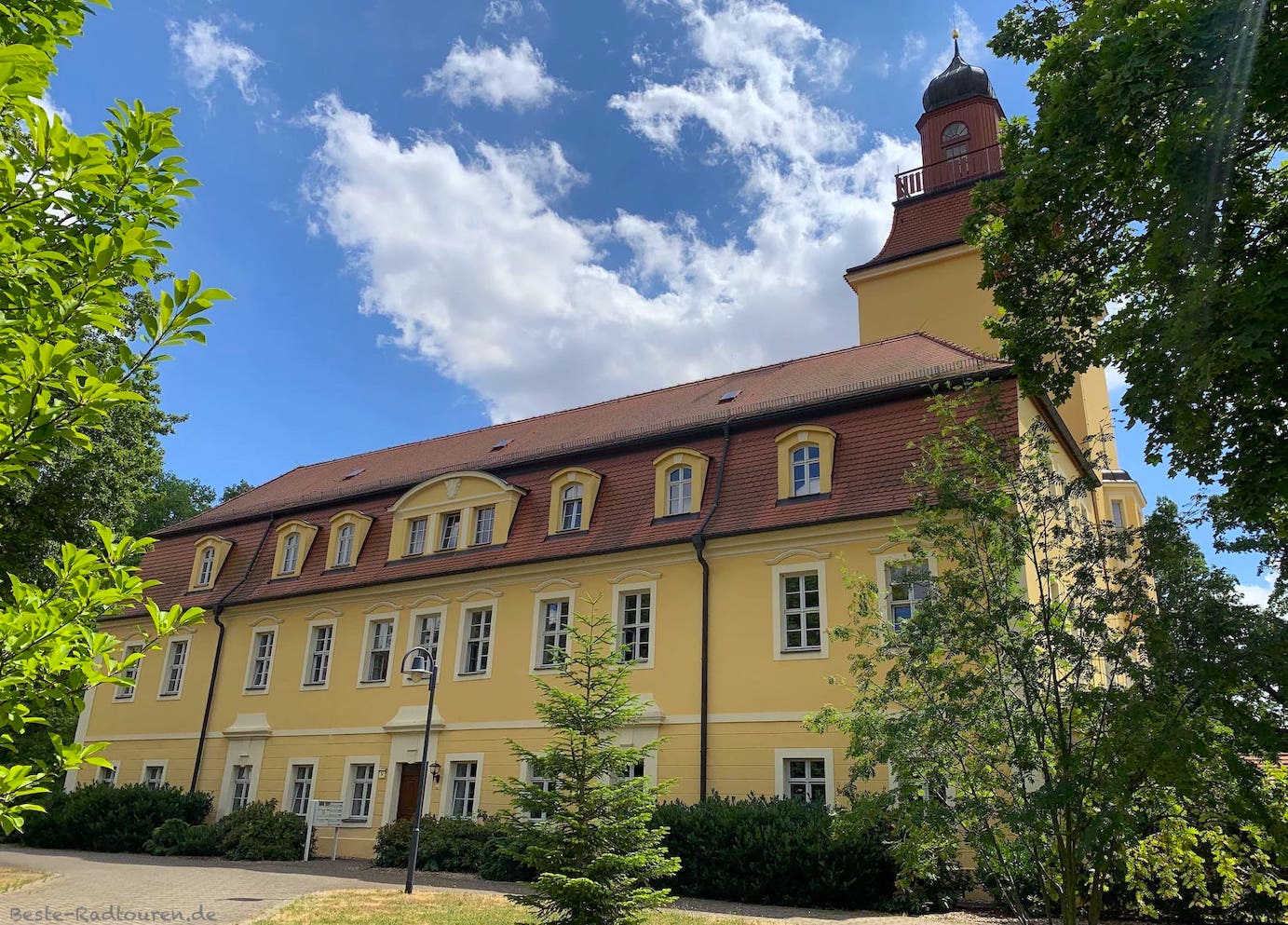 Schloss Glaubitz, Sachsen; Foto von vorn