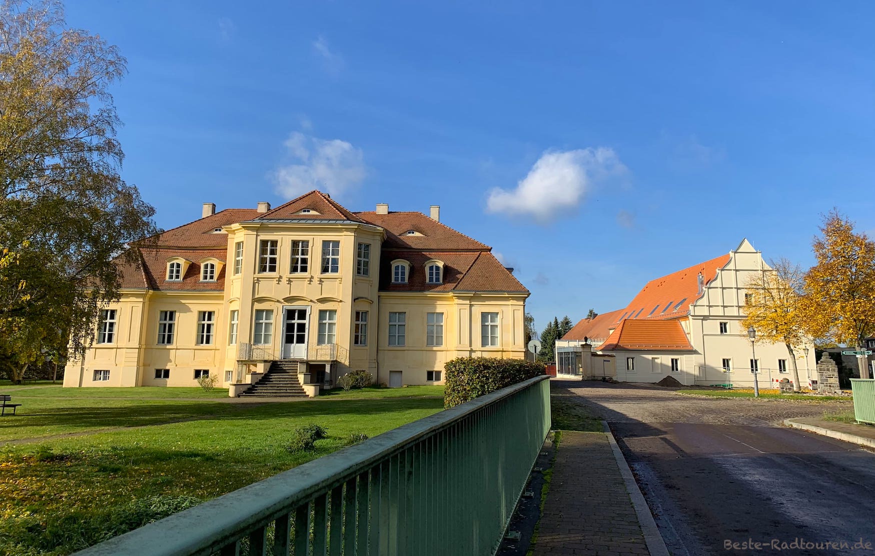 Schloss und Gutshof Reckahn, Foto von der Brücke aus