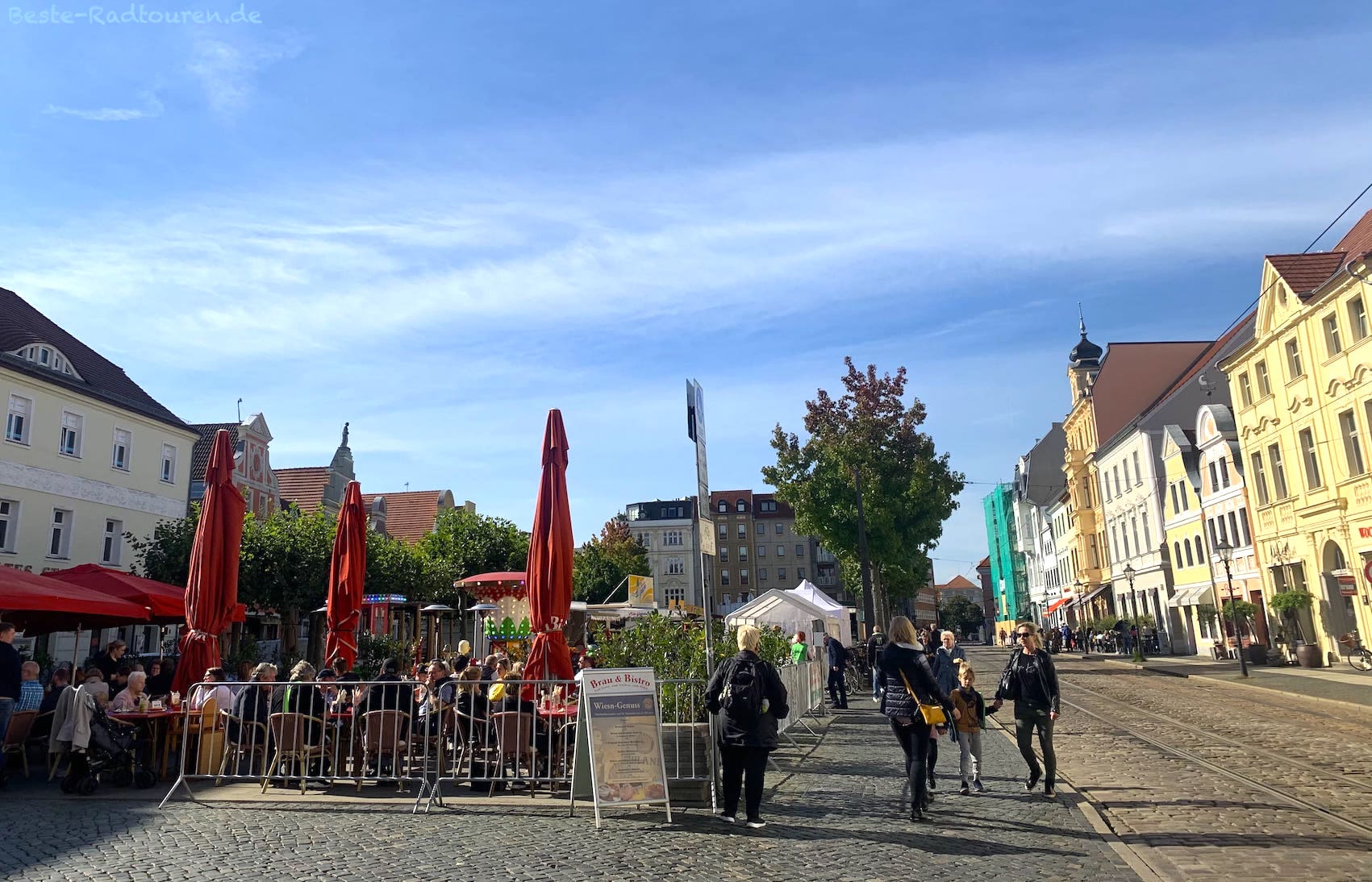Straßenfest auf dem Altmarkt in der Altstadt von Cottbus