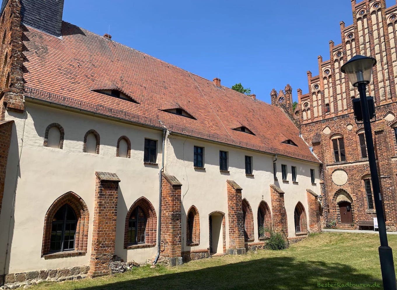 Foto von der Seite: Klostermuseum, Kloster Zinna (ehemaliges Siechenhaus)
