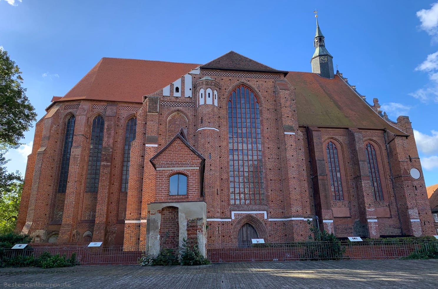Bad Wilsnack St.-Nikolai-Kirche (Wunderblutkirche), Foto vom Norden her
