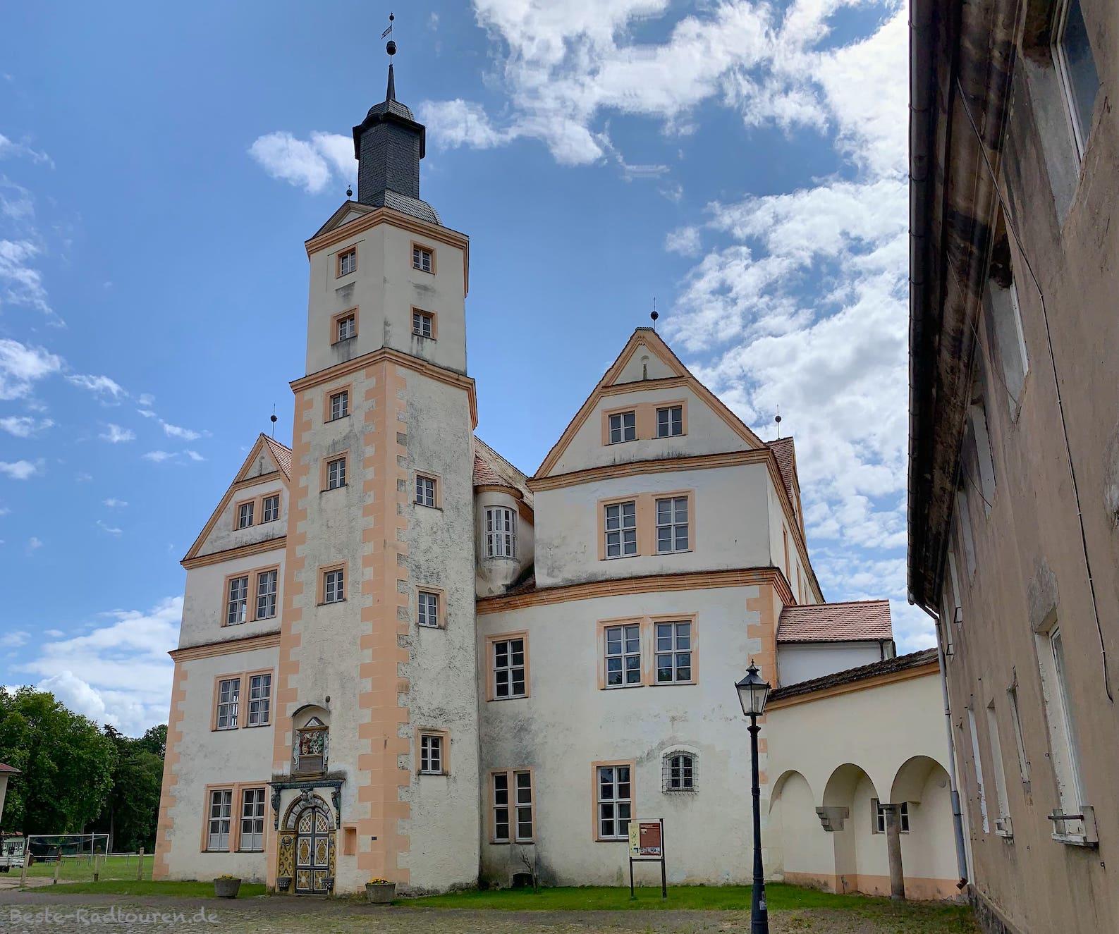 Foto vom Norden her: Schloss Demerthin, Vorderseite