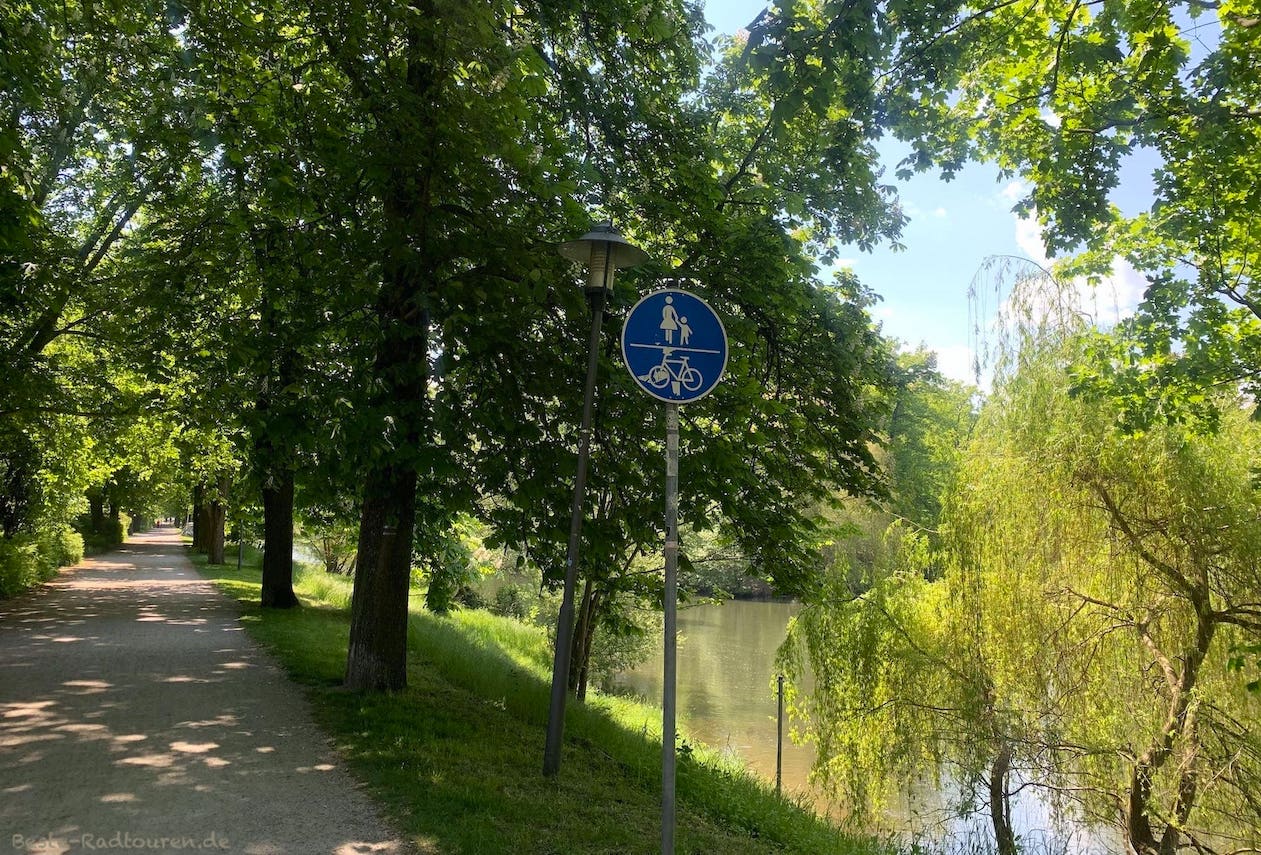 Foto vom Spreeradweg aus: Carl-Blechen-Park in Cottbus-Sandow