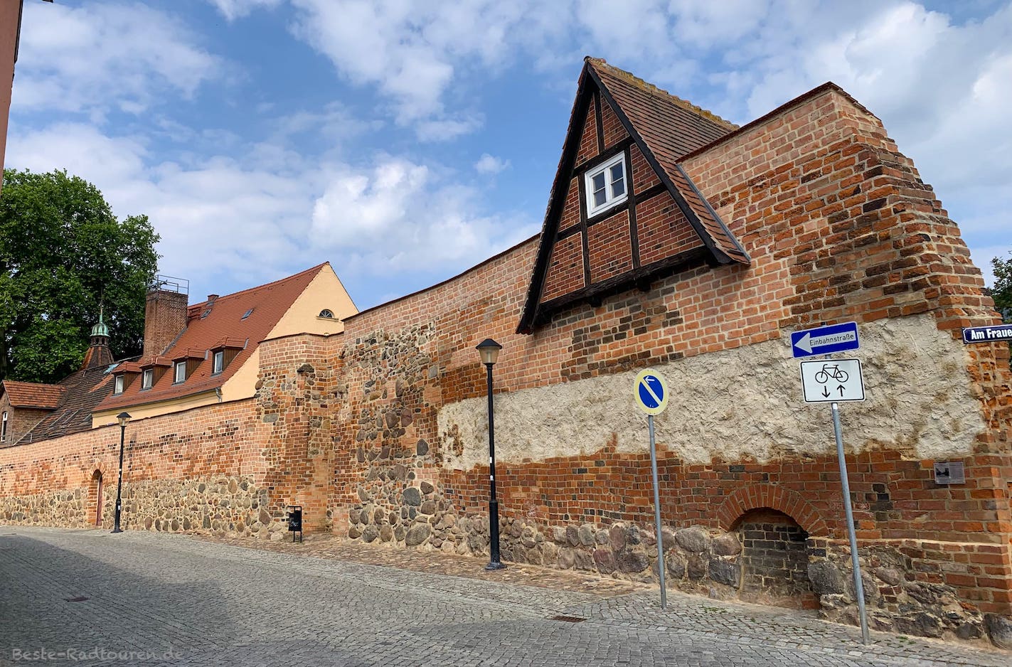 Stadtmauer Jüterbog, Foto von Am Frauentor Ecke Wursthof aus