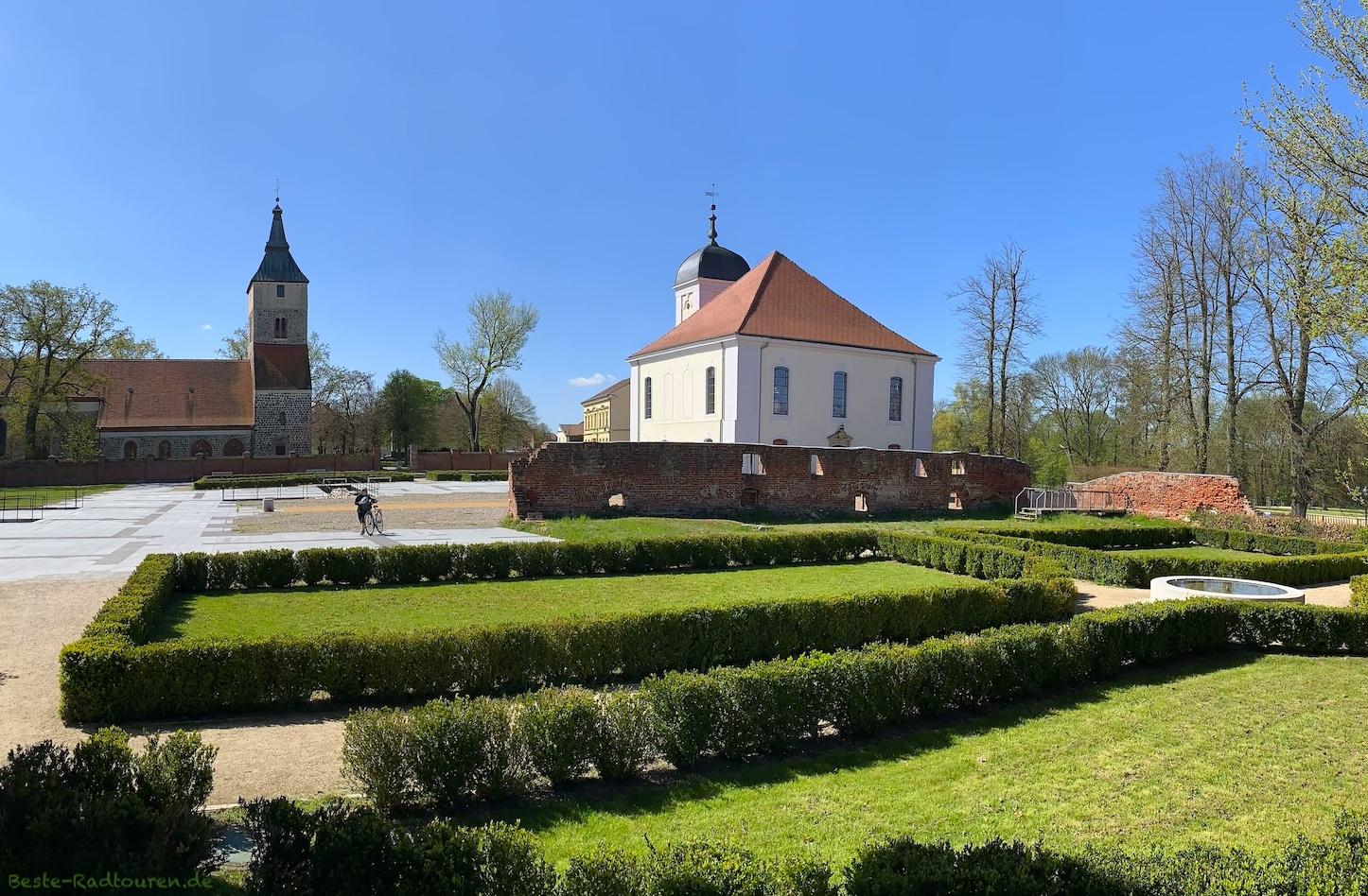 Altlandsberg, Foto vom Schlossgarten aus: Schlosskirche, Kirche St. Marien