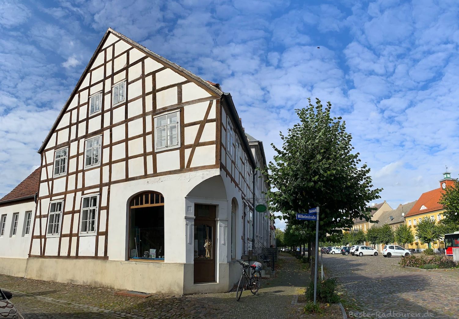 Foto vom Radweg aus: Heimathaus Friesack, Rathaus