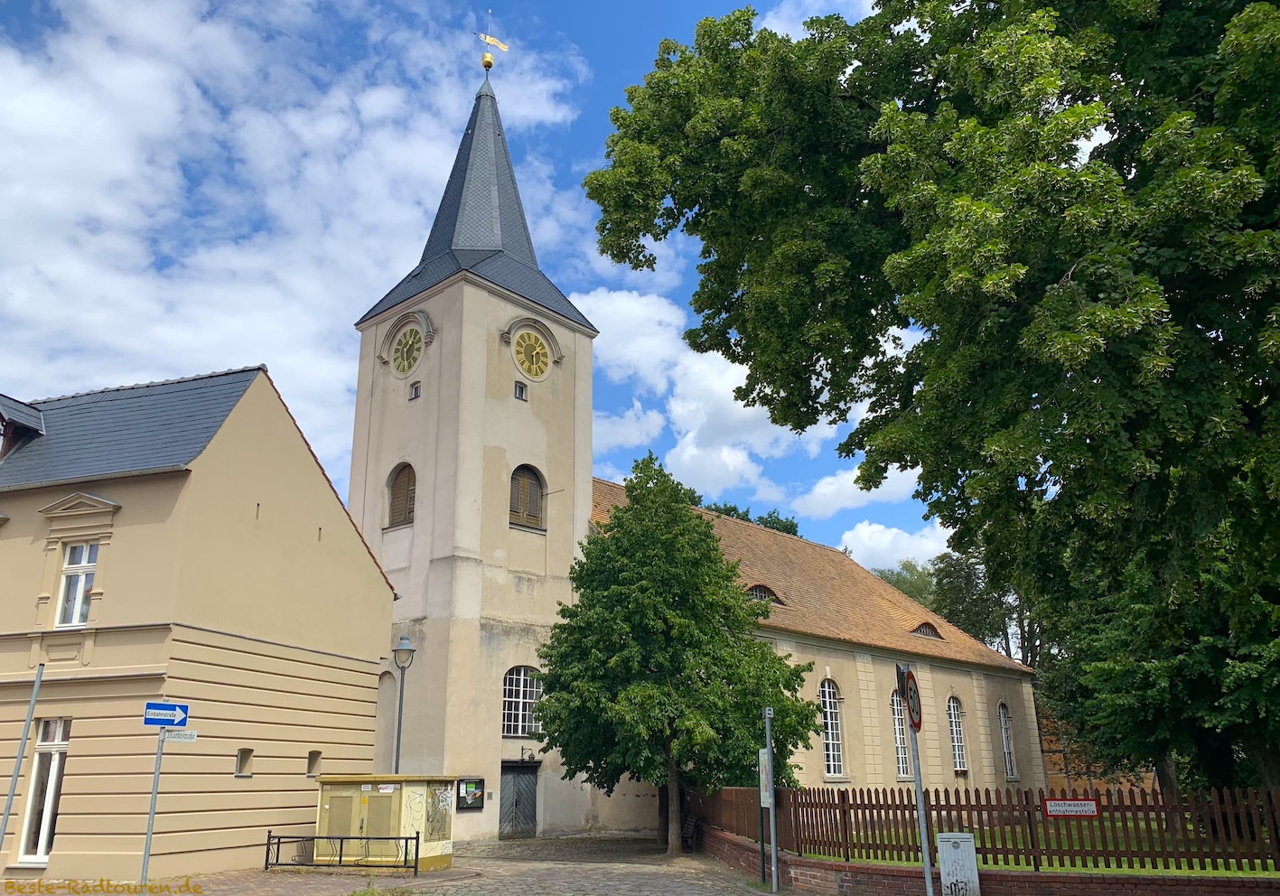 Foto vom Havel-Radweg aus: Kirche St. Marien Unser lieben Frauen, Pritzerbe (Gemeinde Havelsee)