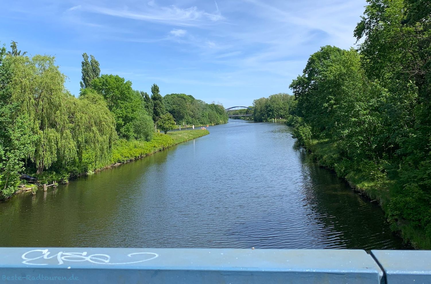 Foto vom Oder-Havel-Radweg und vom Treidelweg aus: Radfahrerbrücke bei Zerpenschleuse, Kreuzung Finowkanal - Oder-Havel-Kanal