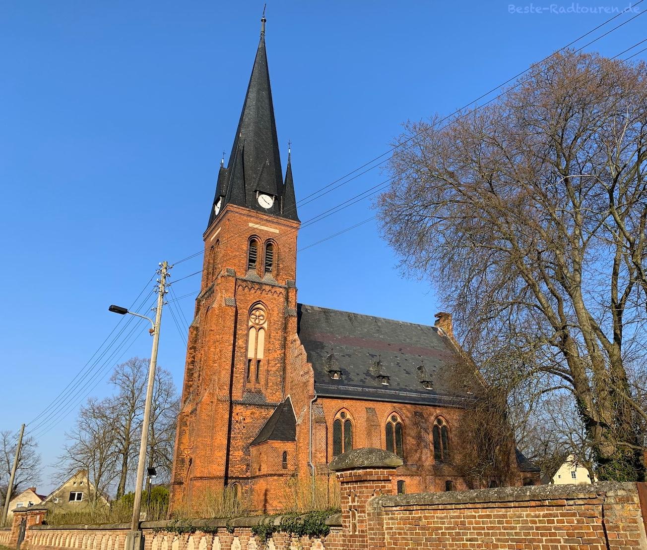 Foto vom Süden her: Dorfkirche Bralitz (Gemeinde Bad Freienwalde)