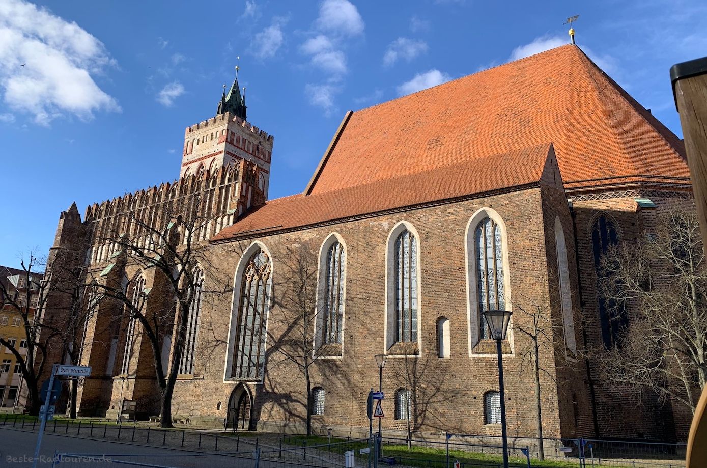 St.-Marien-Kirche in Frankfurt (Oder), Foto von der Großen Oderstraße her