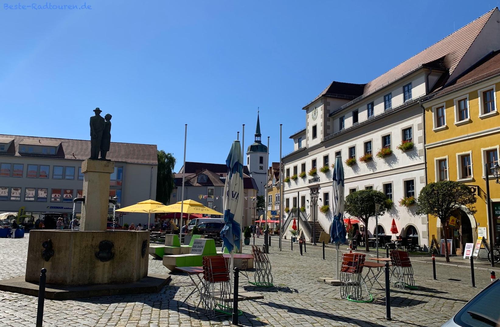 Hoyerswerda: Marktplatz, Rathaus, Brunnen