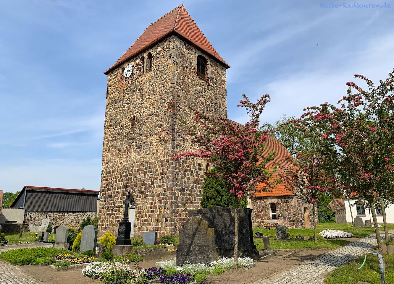 Dorfkirche Garzin, Märkisch Oderland, Foto von schräg-vorn