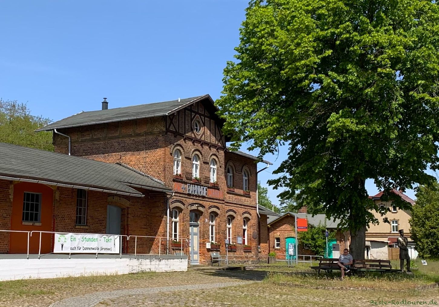Bahnhof Dannenwalde (Gransee), Foto von schräg-vorn