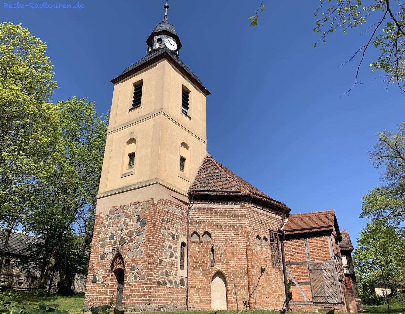 Foto vom Storchen-Radweg aus: Dorfkirche Ketzür (Beetzseeheide)