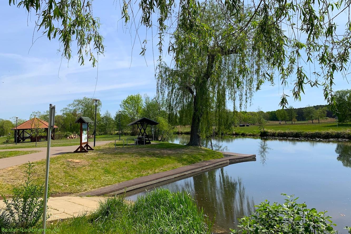 Foto vom Spreeparadies her: Biwak Neuendorf am See, Wasserrastplatz, Radler-Rastplatz