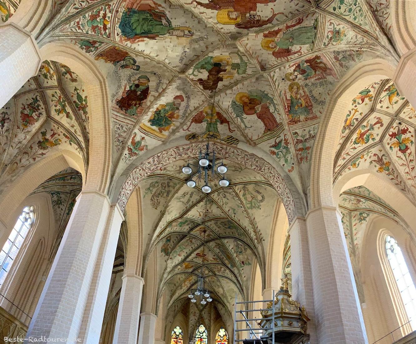 Foto von unten: Deckenmalereien und Gewölbemalereien St.-Marien-Kirche Herzberg (Elster)