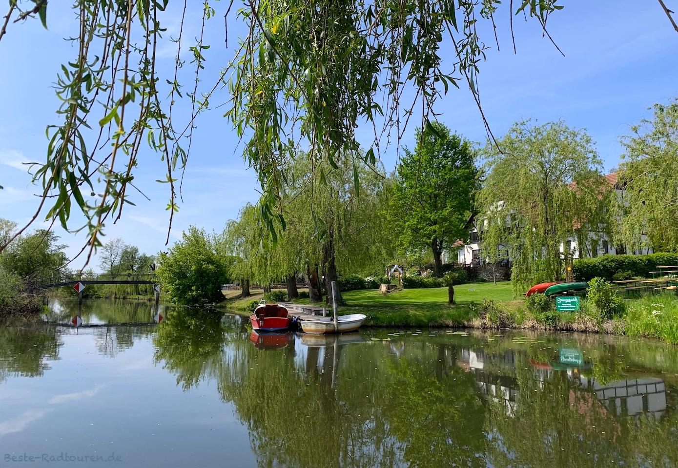 Foto vom Biwak Neuendorf am See her: Hotel Spreeparadies, Bootsverleih