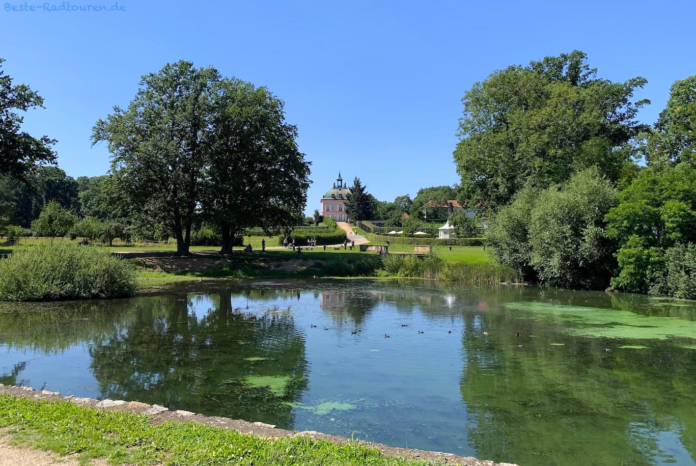 Foto vom Leuchtturm Moritzburg aus: Fasanenschlösschen und Park