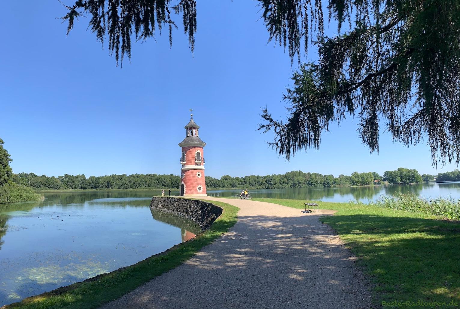 Foto vom Ufer aus: Großteich Moritzburg, Leuchtturm