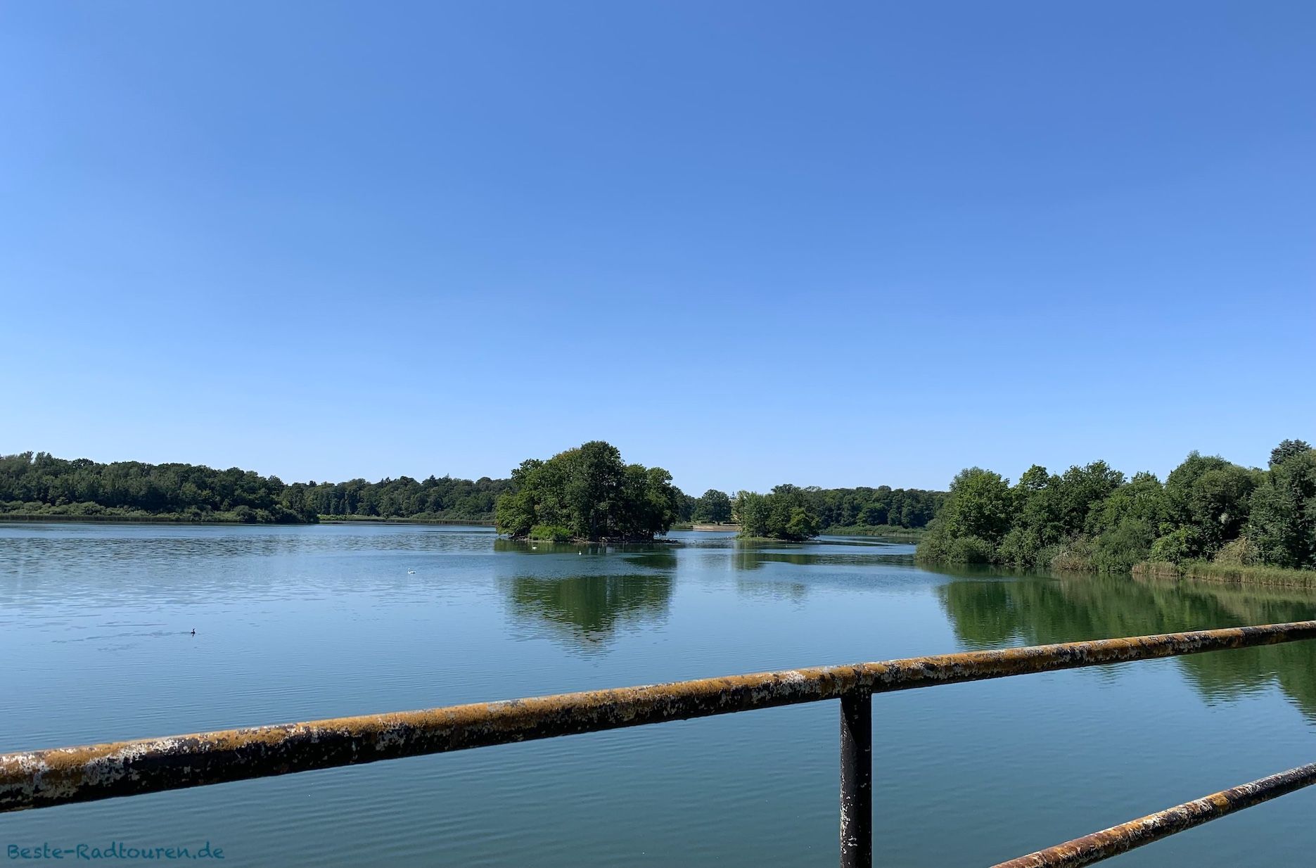 Foto vom Radweg am Ufer aus: Niederer Großteich Bärnsdorf bei Moritzburg