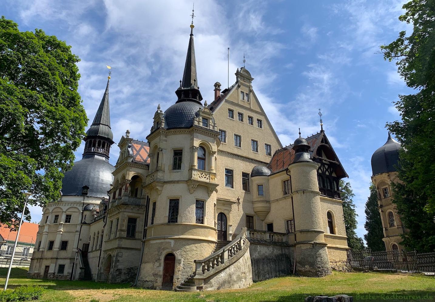 Foto von von außen: Schloss Schönfeld (LK Meißen) Außenansicht