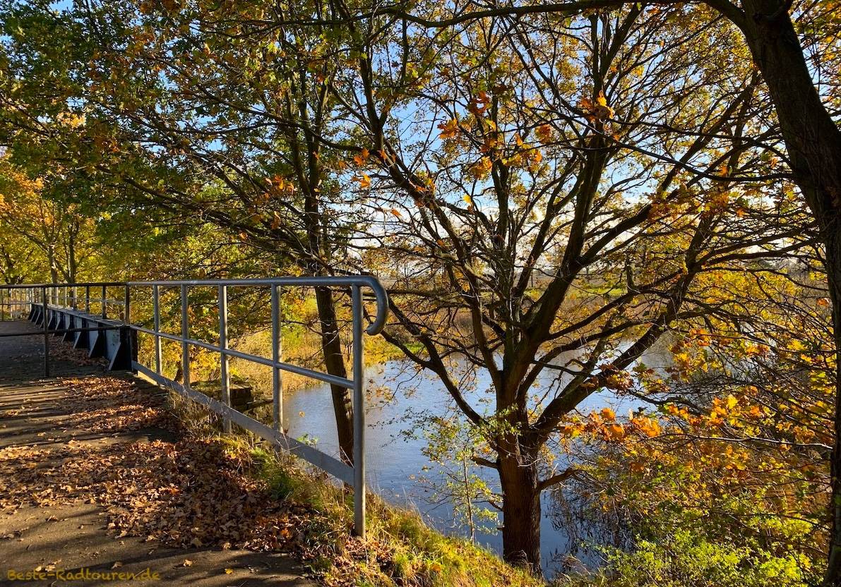 Foto vom Storchen-Radweg aus: Brücke über den Lünower Sträng (Beetzsee)