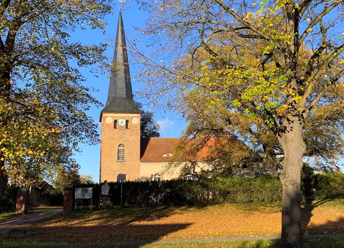 Foto vom Radweg aus: Dorfkirche Roskow (Beetzsee), Potsdam-Mittelmark