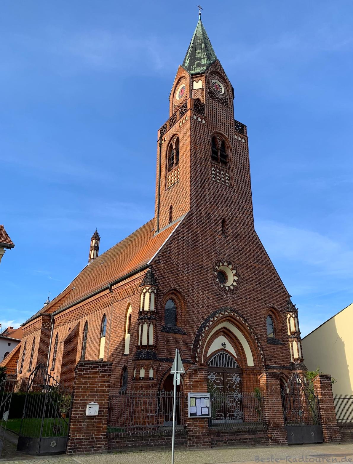 Foto vom Radwanderweg Potsdam 3 aus: Ketzin, Katholische Kirche Rosenkranzkönigin