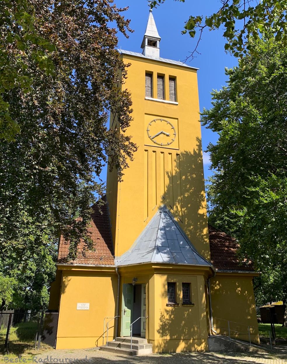 Foto vom Radweg aus: Kirche Sachsenhausen, Oranienburg