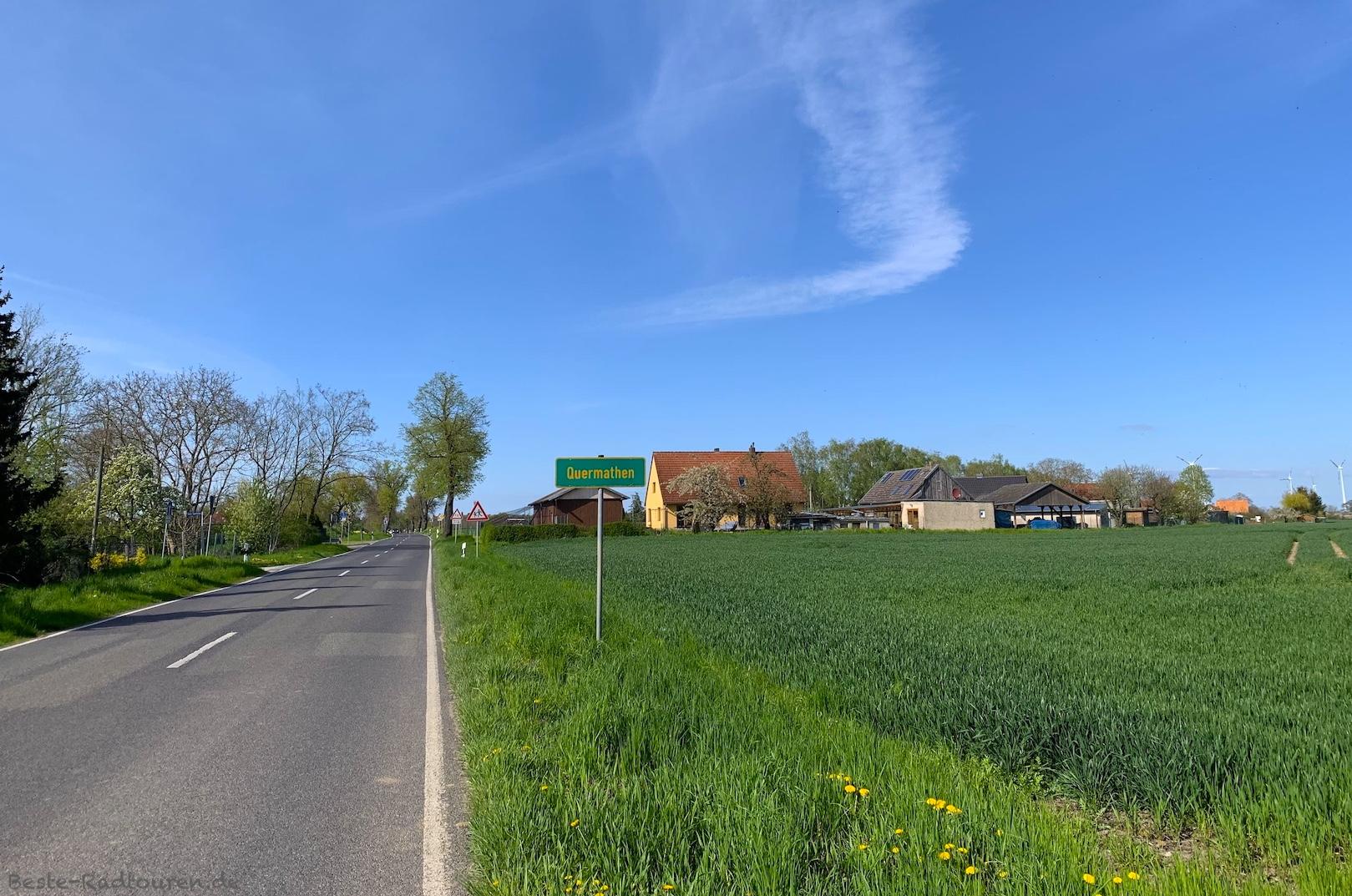 Foto vom Radweg aus: Quermathen, Wohnplatz der Gemeinde Groß Behnitz