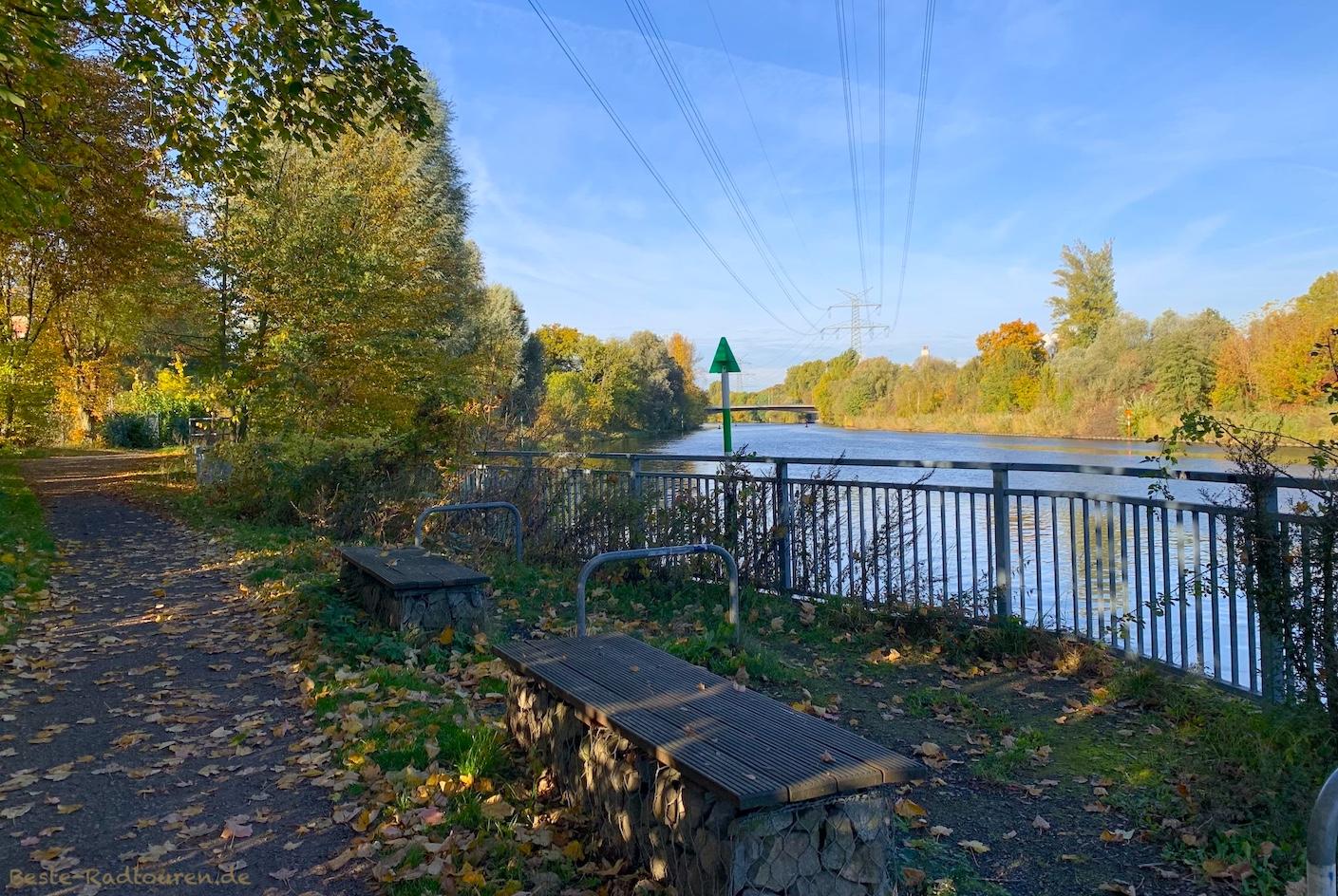 Foto vom Uferweg und Wanderweg aus: Spree, Knüppeldamm Berlin, Rastplatz / Aussichtsplattform