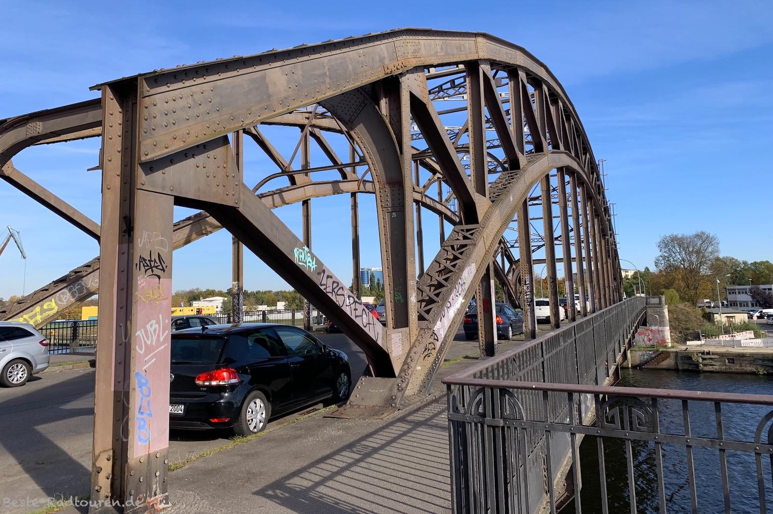 Foto vom Westen her: Schulenburgbrücke über die Havel in Berlin-Spandau
