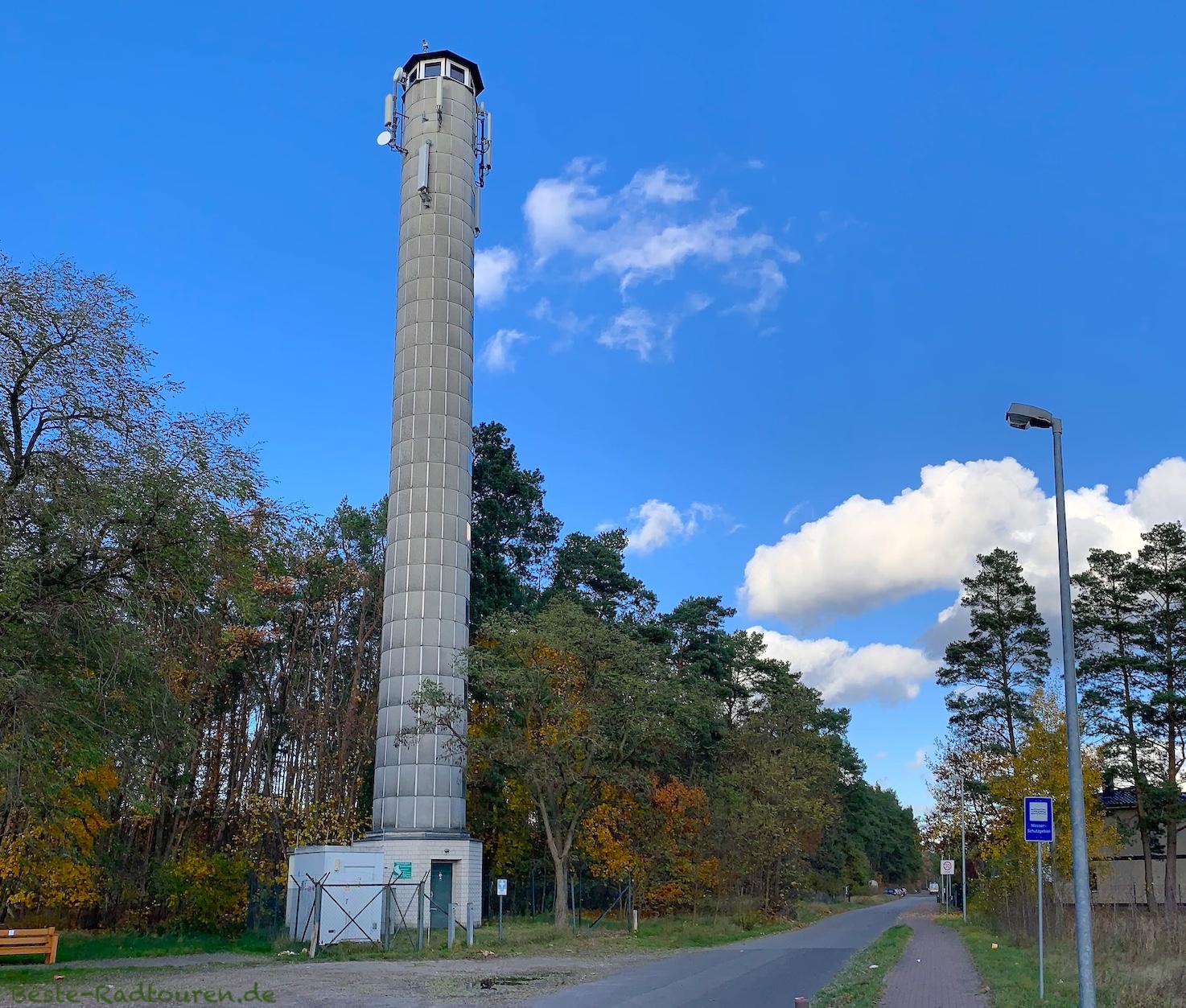 Foto vom Freienhagener Weg aus: Feuermelderturm in Sachsenhausen
