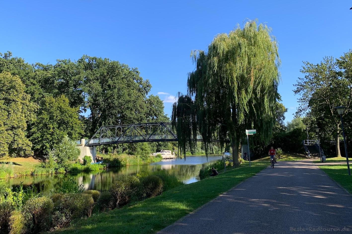 Foto von der Havelpromenade in Oranienburg aus: Louise-Henriette-Steg oder -Brücke