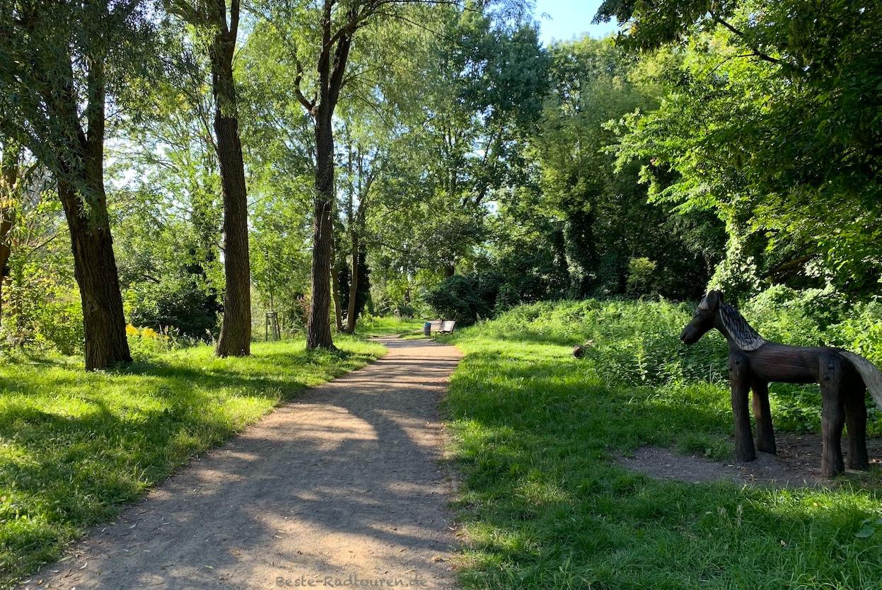 Foto vom Uferweg aus: Pferdeinsel Oranienburg, Wanderweg