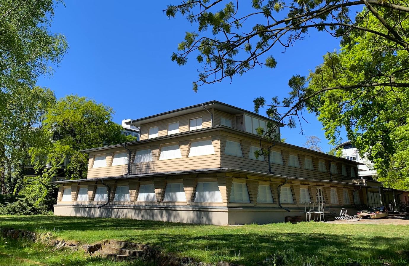 Potsdam West, Am Luftschiffhafen