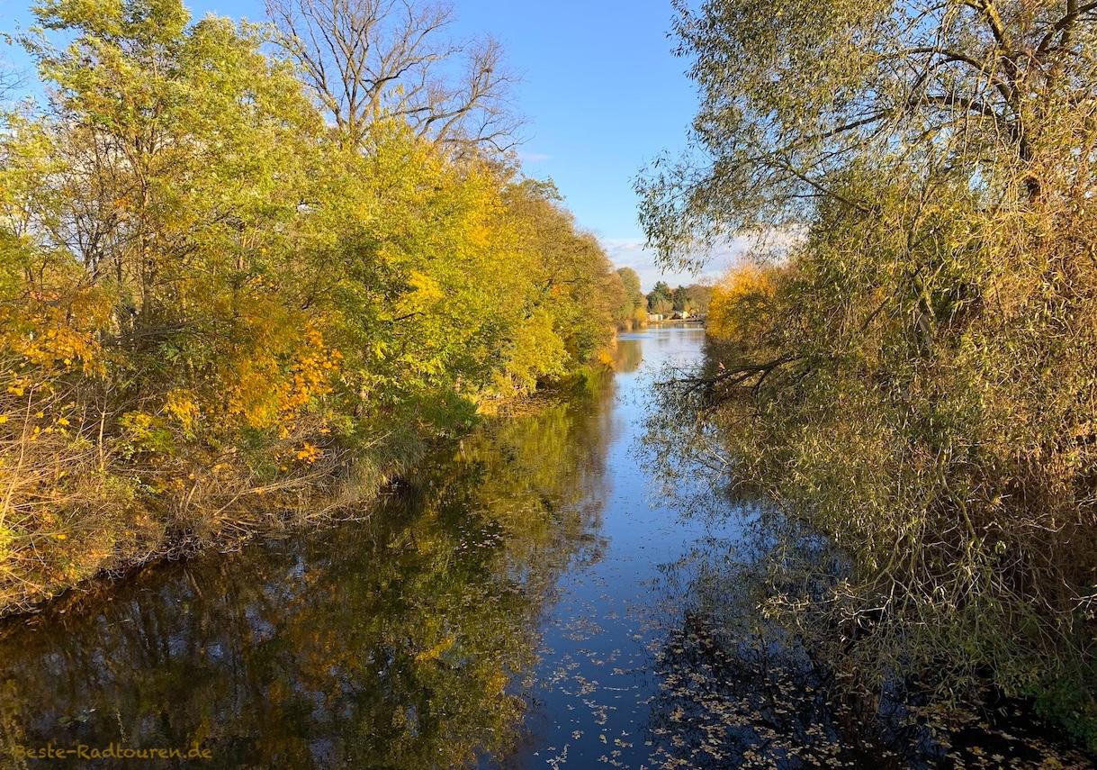 Foto von der Brücke aus: Ruppiner Kanal zwischen Oranienburg und Friedenthal (Sachsenhausen)