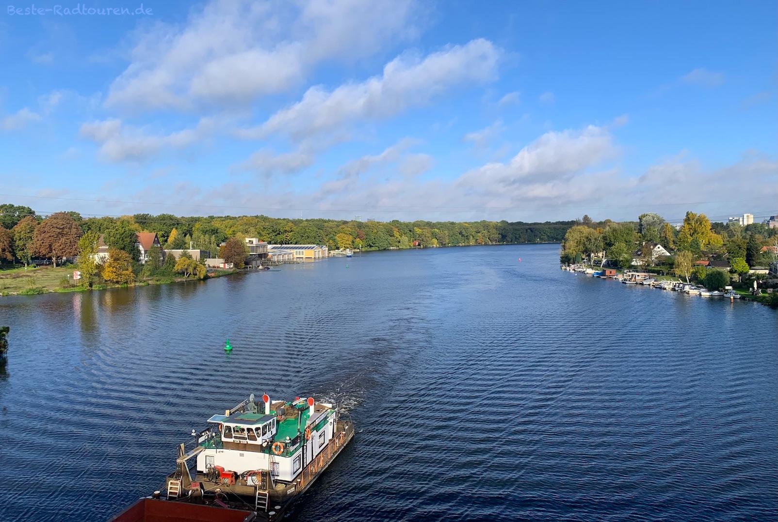 Foto von der Minna-Todenhagen-Brücke in Baumschulenweg aus: Spree, Plänterwald
