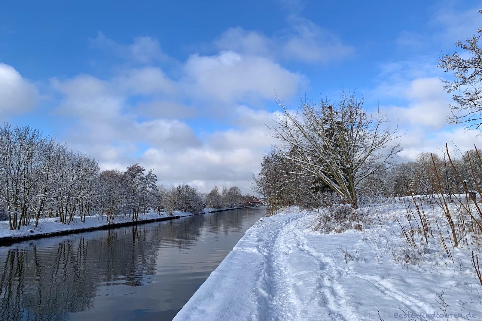 Foto vom Fußweg / Uferweg aus: Britzer Verbindungskanal / Zweigkanal, Baumschulenweg (Berlin-Treptow)