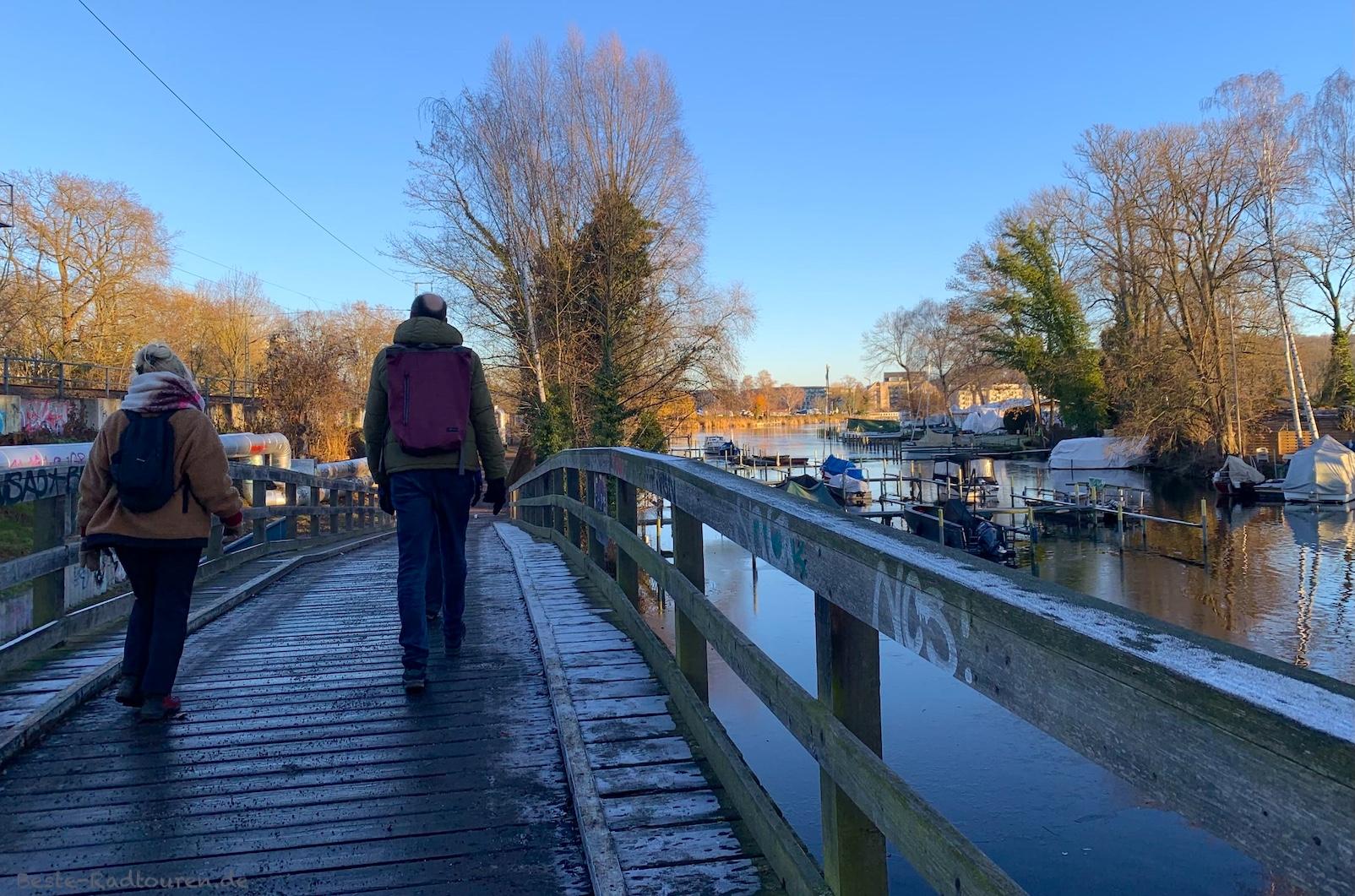 Foto von der Brücke aus: Weg zur Unteren Planitz (Neustädter Havelbucht, Potsdam)