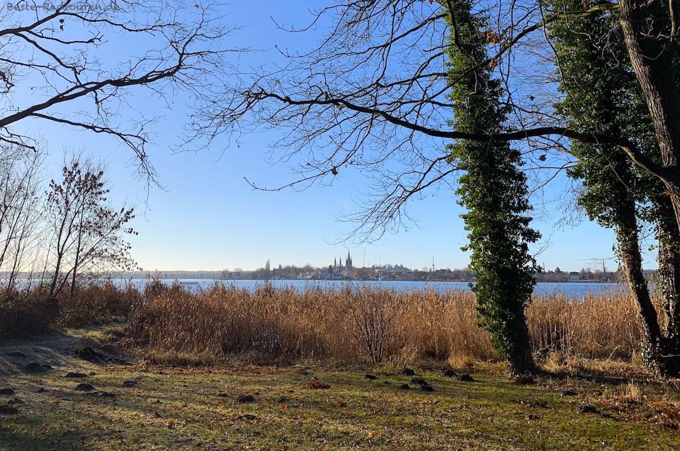 Foto von der Havelpromenade in Wildpark West aus: Insel Werder, Havel